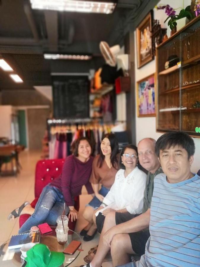 Aekkalukthai Hostel 罗勇 外观 照片