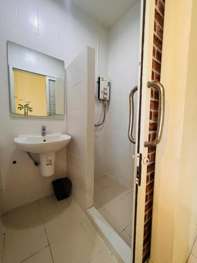 Aekkalukthai Hostel 罗勇 外观 照片