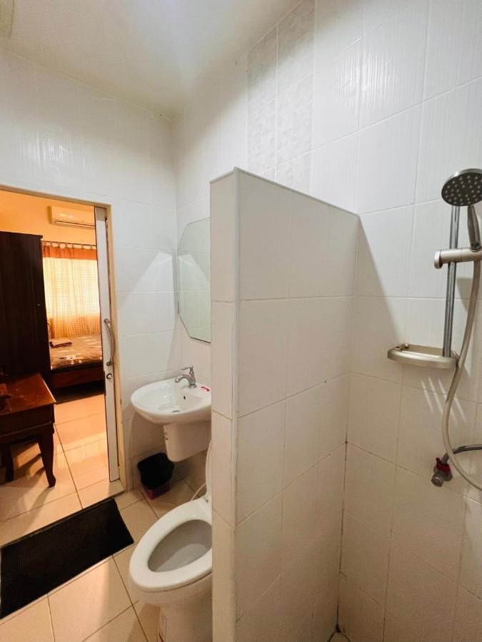 Aekkalukthai Hostel 罗勇 外观 照片