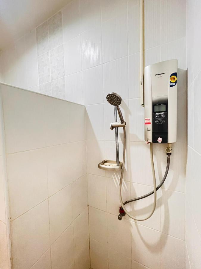 Aekkalukthai Hostel 罗勇 外观 照片