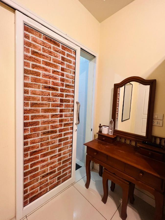 Aekkalukthai Hostel 罗勇 外观 照片