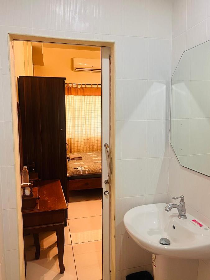 Aekkalukthai Hostel 罗勇 外观 照片
